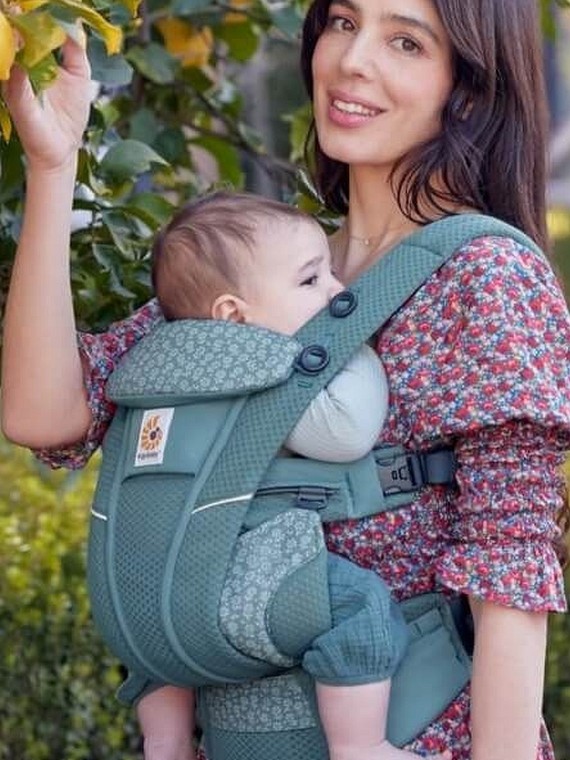 Ergobaby Omni Breeze nešioklė – kvėpuojantis komfortas nuo gimimo