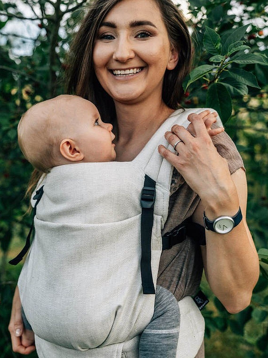 LennyLight – lightweight and intuitive baby carrier LennyLight – lightweight and intuitive baby carrier