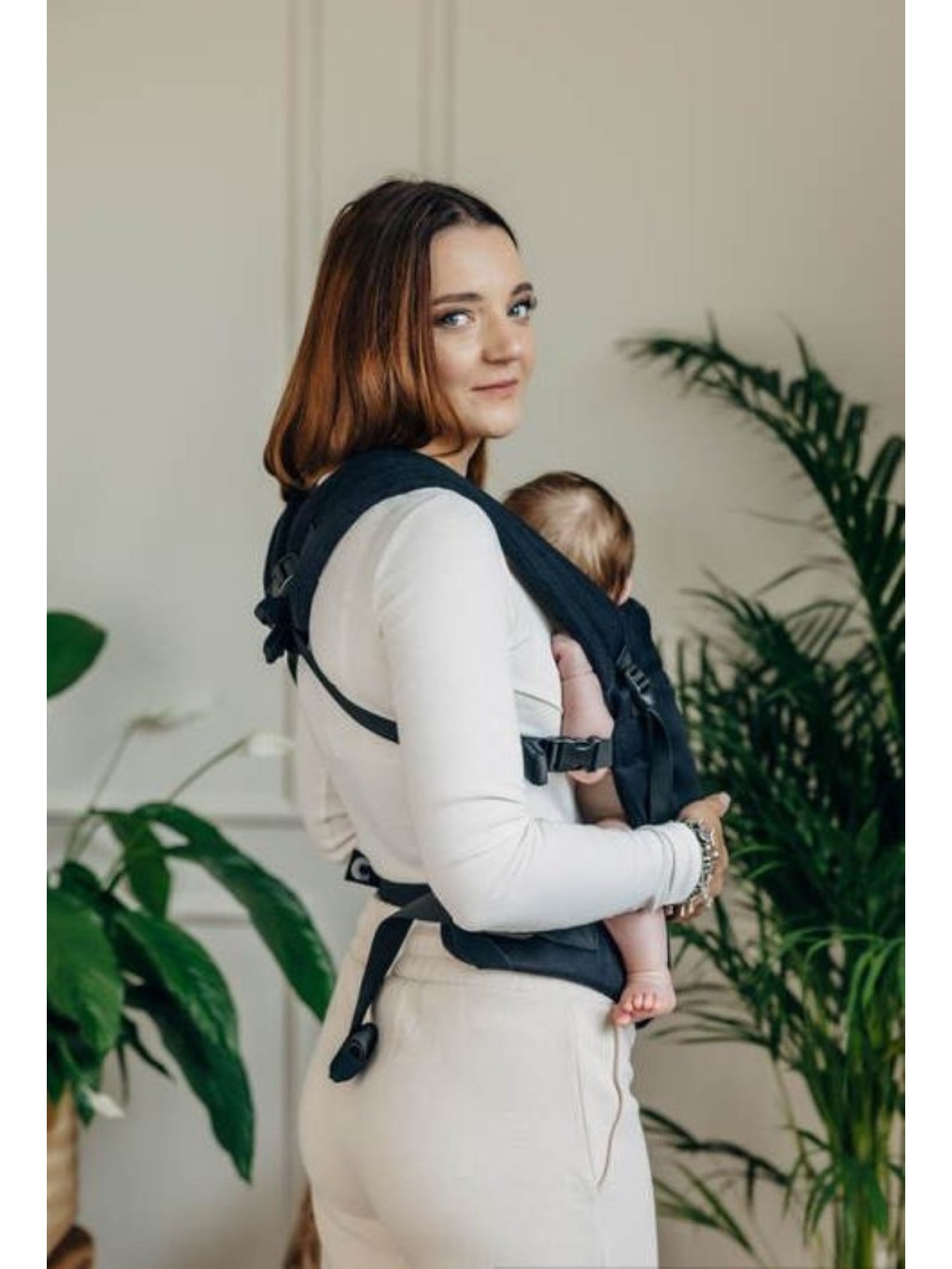 LennyLight – lightweight and intuitive baby carrier