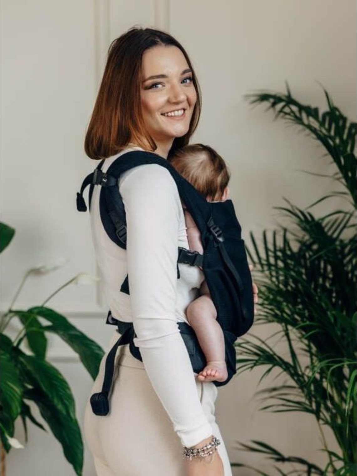 LennyLight – lightweight and intuitive baby carrier