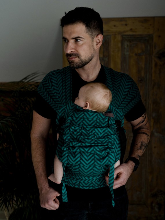 Little Frog Cross Hybrid – ergonomic half buckle baby carrier