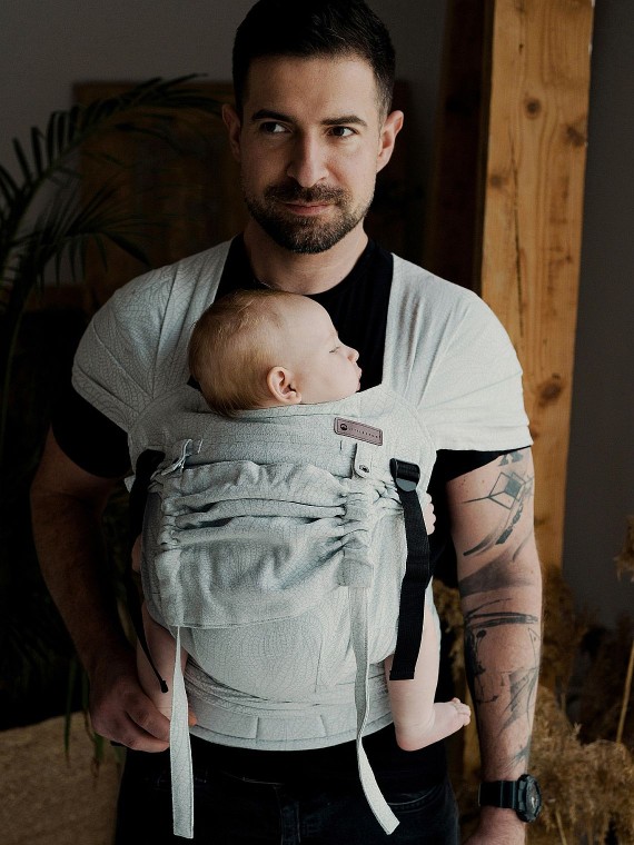 Little Frog Cross Hybrid – ergonomic half buckle baby carrier