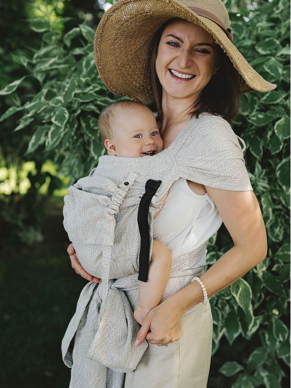 Little Frog Cross Hybrid – ergonomic half buckle baby carrier