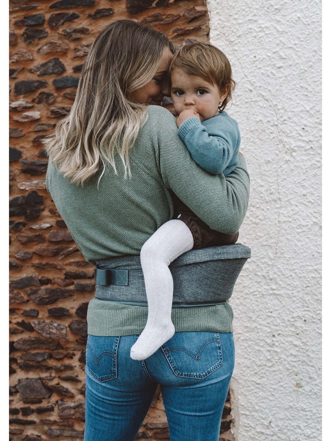 Hippychick Hipseat – award-winning back support carrier for toddlers Hippychick Hipseat – award-winning back support carrier for toddlers