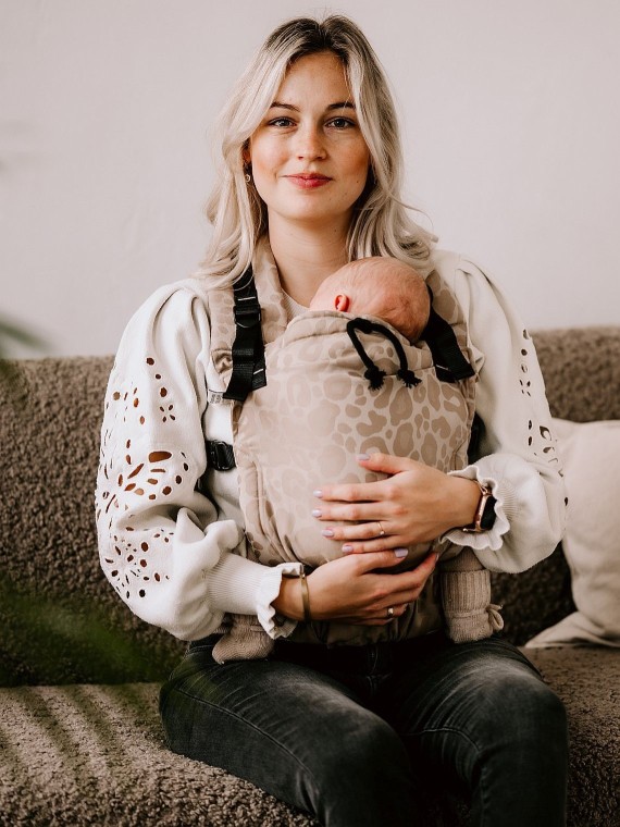 Pure Baby Love Cross & Go – simple and comfortable baby carrier