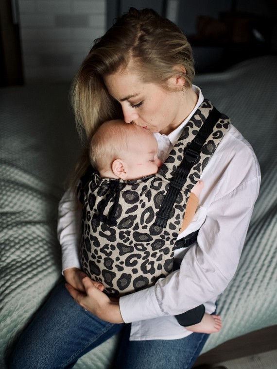 Pure Baby Love Cross & Go – simple and comfortable baby carrier