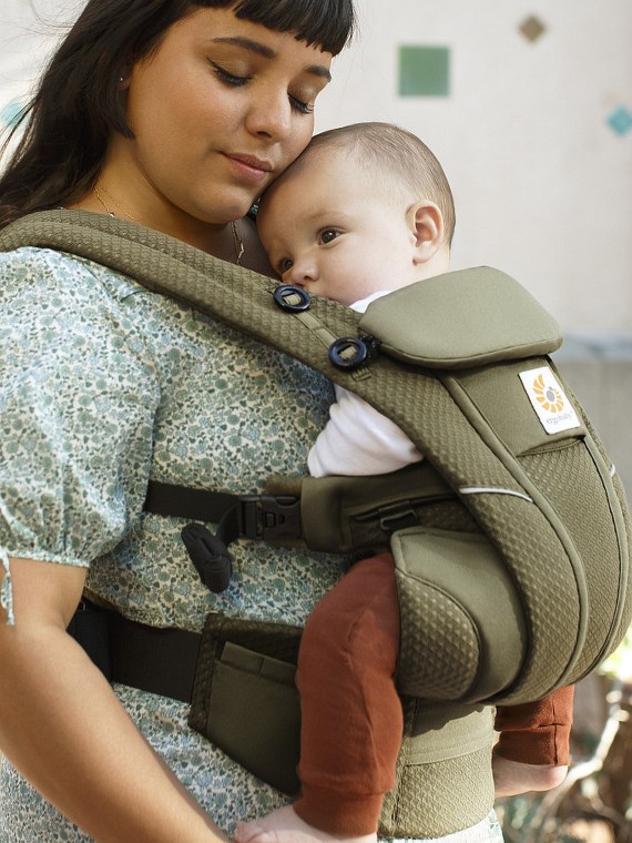 Ergobaby Omni Breeze – breathable comfort from newborn to toddler