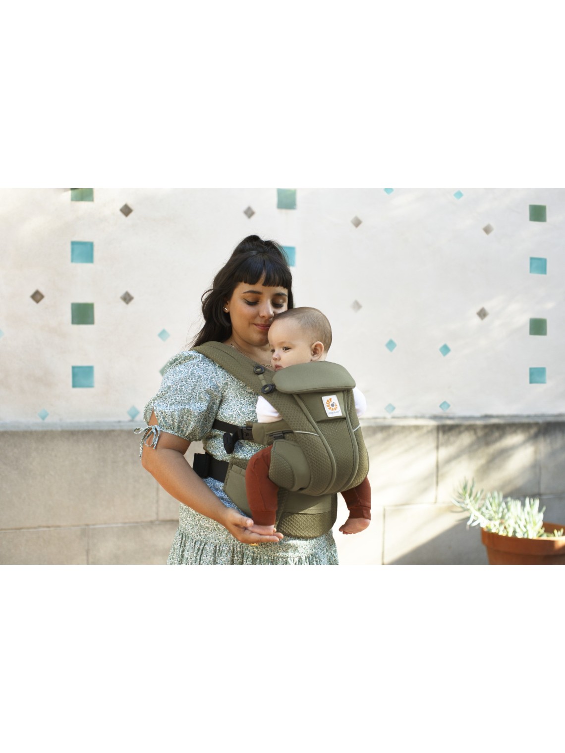 Ergobaby Omni Breeze nešioklė – kvėpuojantis komfortas nuo gimimo
