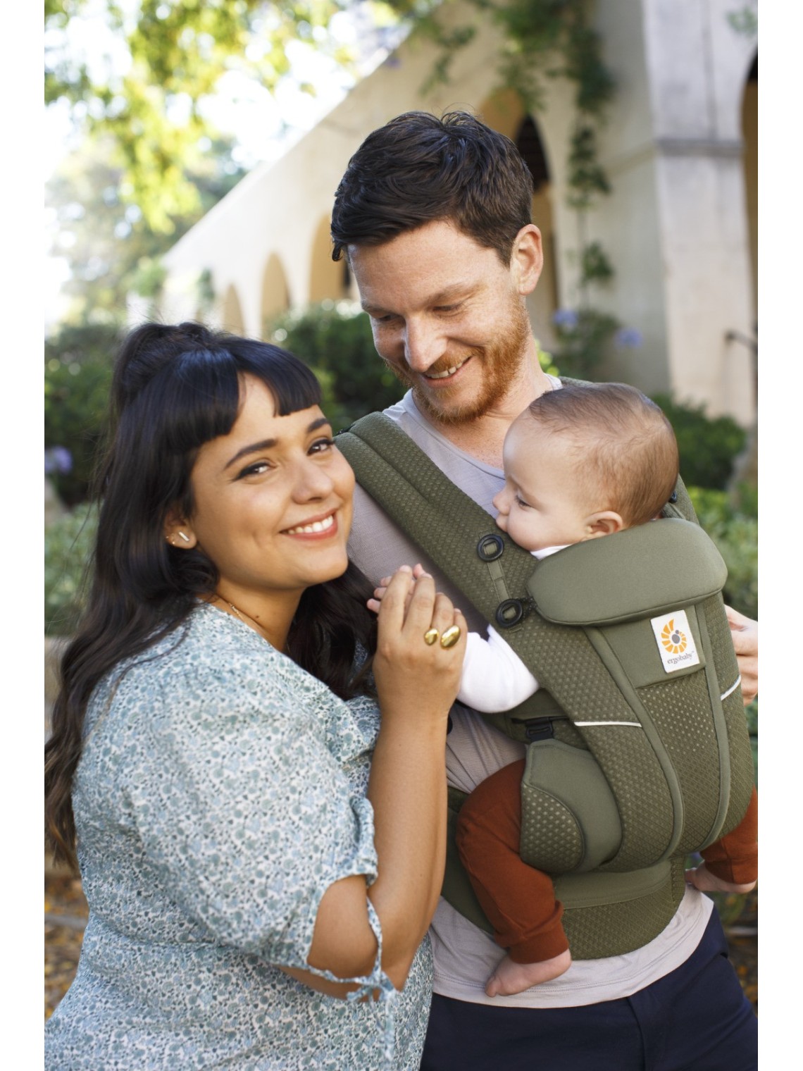 Ergobaby Omni Breeze nešioklė – kvėpuojantis komfortas nuo gimimo