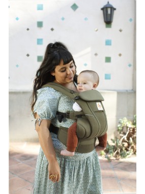 Ergobaby Omni Breeze nešioklė – kvėpuojantis komfortas nuo gimimo