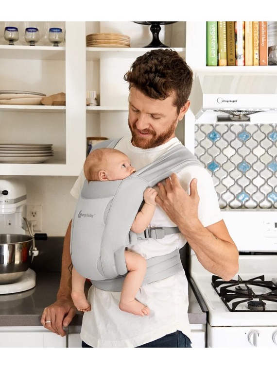 Ergobaby Embrace – švelni ir kompaktiška nešioklė nuo gimimo