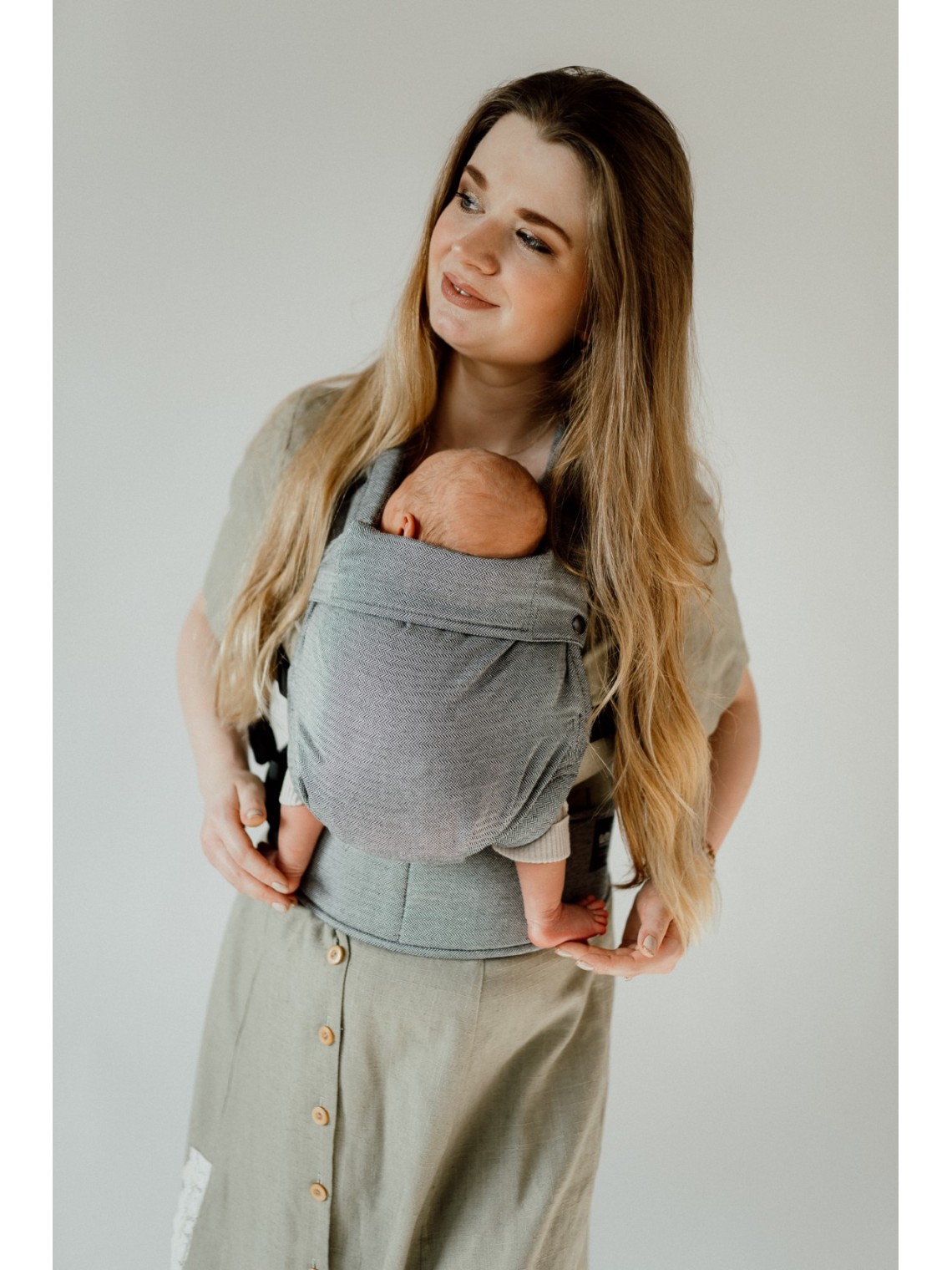 QUSY MINI 2.0 – ypač lengva reguliuojama kūdikių nešioklė