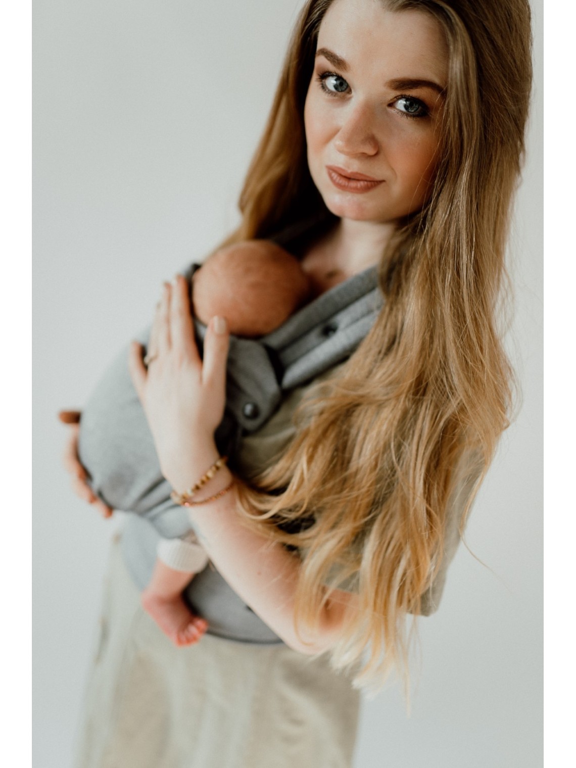 QUSY MINI 2.0 – ypač lengva reguliuojama kūdikių nešioklė