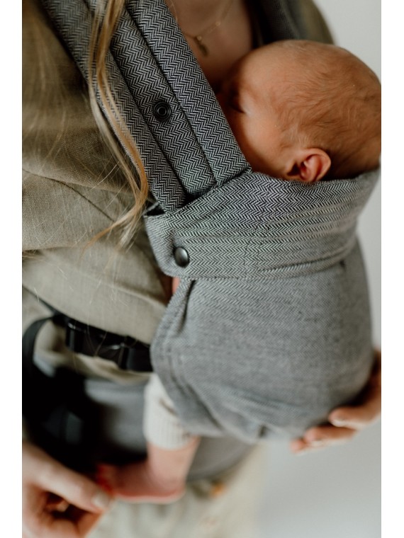 QUSY MINI 2.0 – ypač lengva reguliuojama kūdikių nešioklė