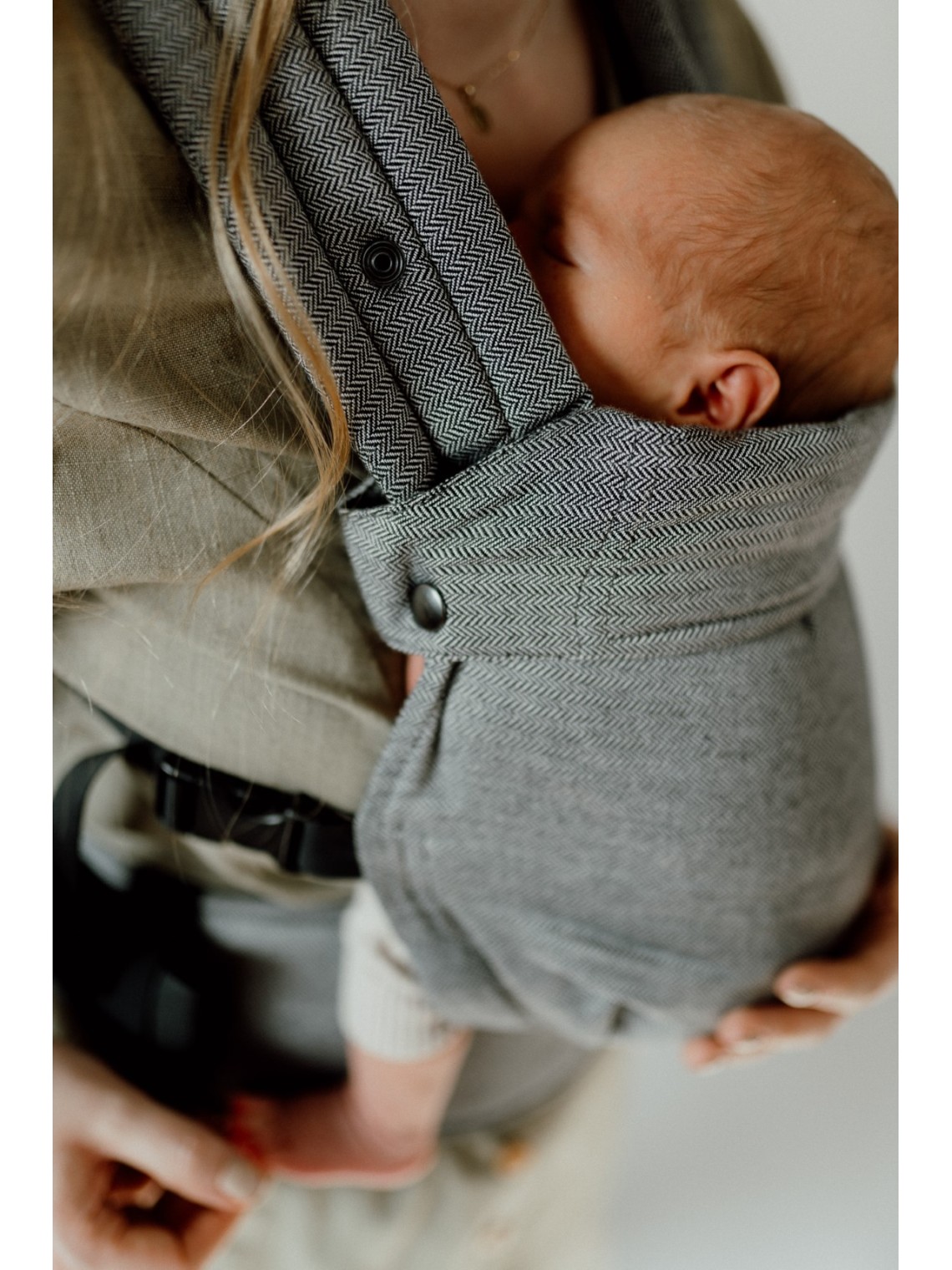 QUSY MINI 2.0 – ypač lengva reguliuojama kūdikių nešioklė