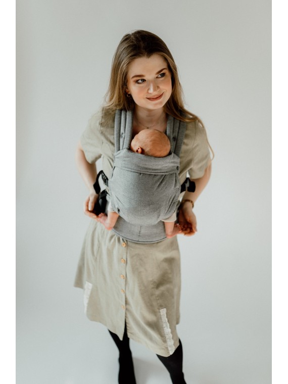 QUSY MINI 2.0 – ypač lengva reguliuojama kūdikių nešioklė