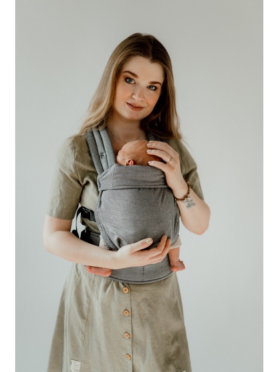 QUSY MINI 2.0 – ypač lengva reguliuojama kūdikių nešioklė