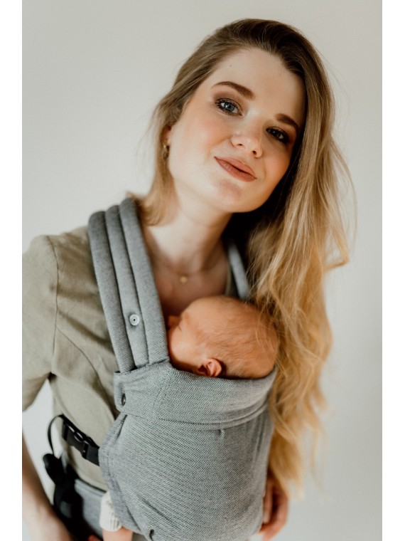 QUSY MINI 2.0 – ypač lengva reguliuojama kūdikių nešioklė