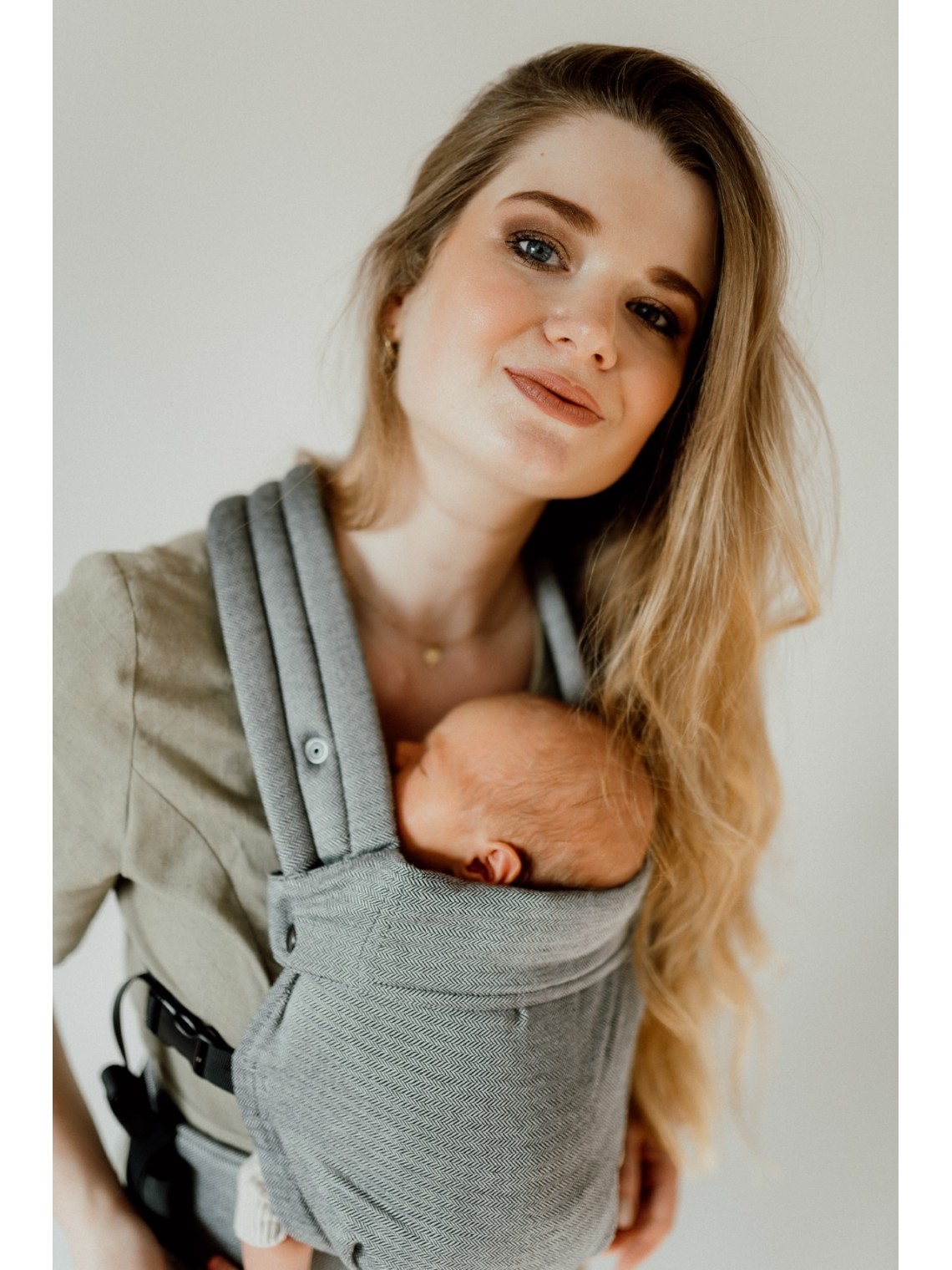 QUSY MINI 2.0 – ypač lengva reguliuojama kūdikių nešioklė