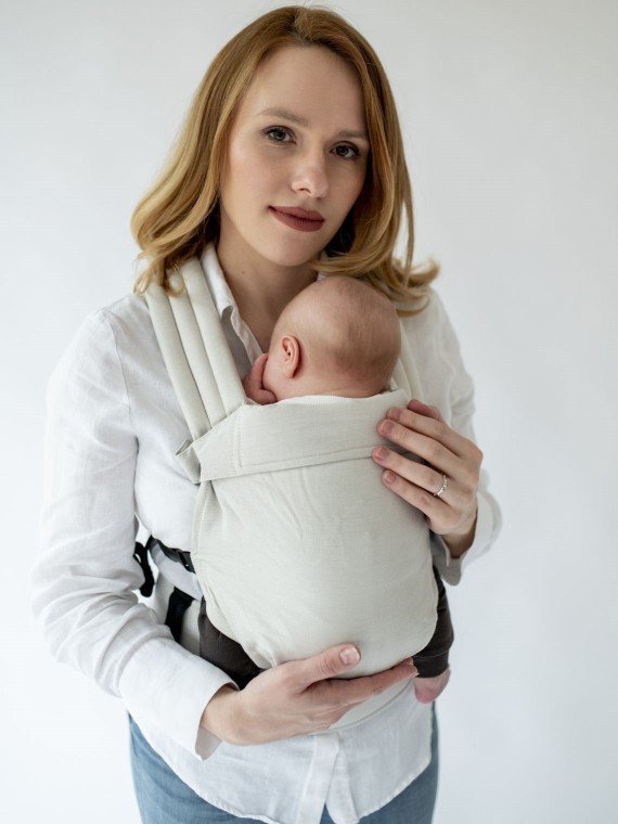 QUSY MINI 2.0 – ypač lengva reguliuojama kūdikių nešioklė