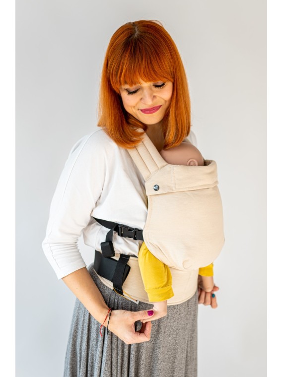 QUSY MINI 2.0 – ypač lengva reguliuojama kūdikių nešioklė