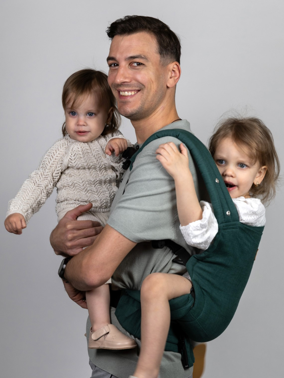 ISARA THE ONE Baby Carrier – From Newborn to Preschooler | Ergonomic and Fully Adjustable