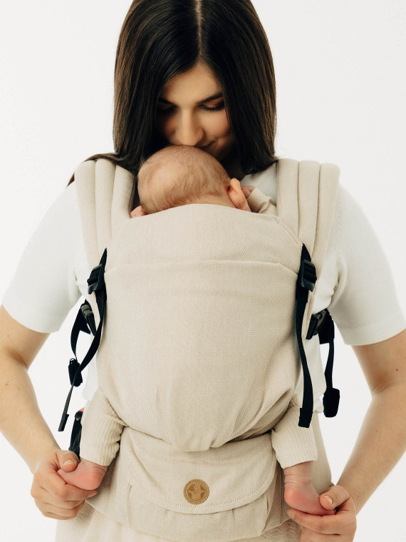 LennyLight – lightweight and intuitive baby carrier