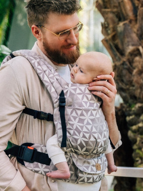 LennyLight – lightweight and intuitive baby carrier LennyLight – lightweight and intuitive baby carrier