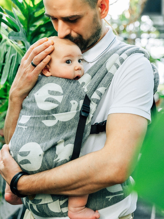 LennyLight – lightweight and intuitive baby carrier