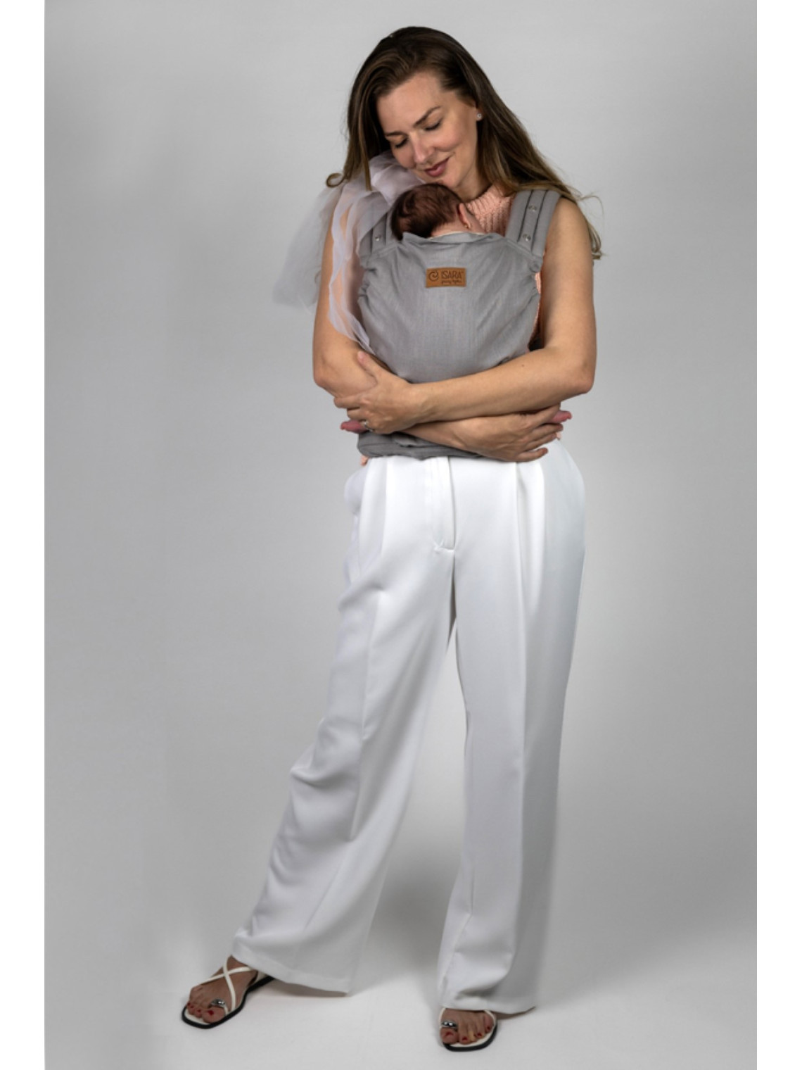 ISARA Elite is a timeless piece for parents who want effortless elegance and technical performance—without compromise.