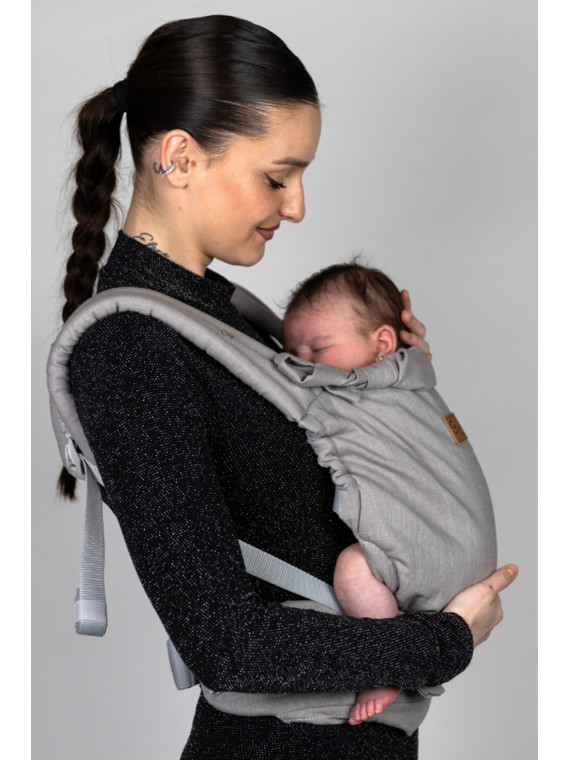 ISARA Elite is a timeless piece for parents who want effortless elegance and technical performance—without compromise.