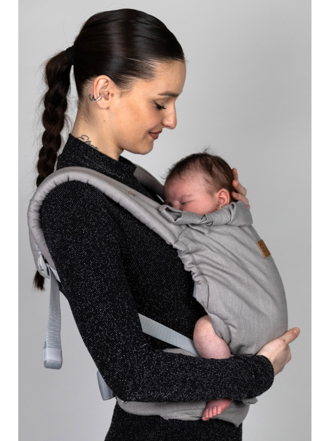 ISARA Elite is a timeless piece for parents who want effortless elegance and technical performance—without compromise.