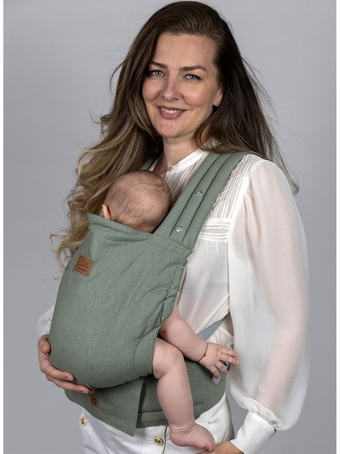 ISARA Elite is a timeless piece for parents who want effortless elegance and technical performance—without compromise.