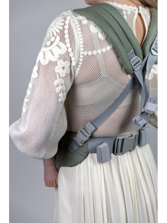 ISARA Elite is a timeless piece for parents who want effortless elegance and technical performance—without compromise.