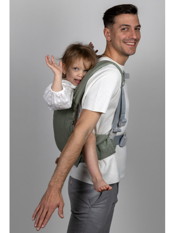 ISARA Elite is a timeless piece for parents who want effortless elegance and technical performance—without compromise.