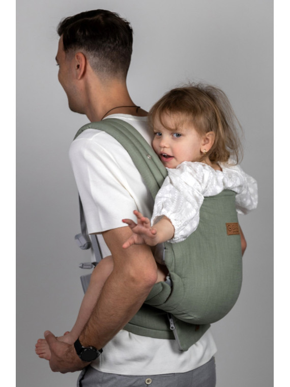 ISARA Elite is a timeless piece for parents who want effortless elegance and technical performance—without compromise.