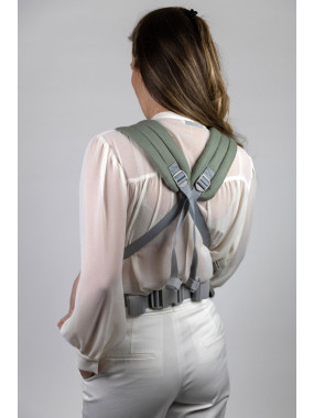 ISARA Elite is a timeless piece for parents who want effortless elegance and technical performance—without compromise.