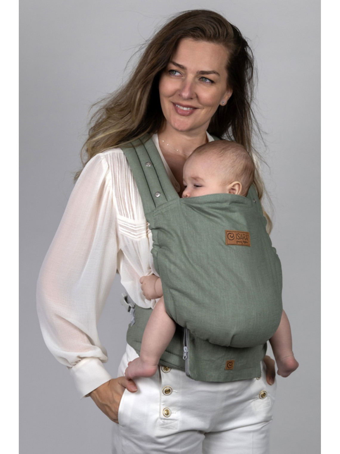 ISARA Elite is a timeless piece for parents who want effortless elegance and technical performance—without compromise.