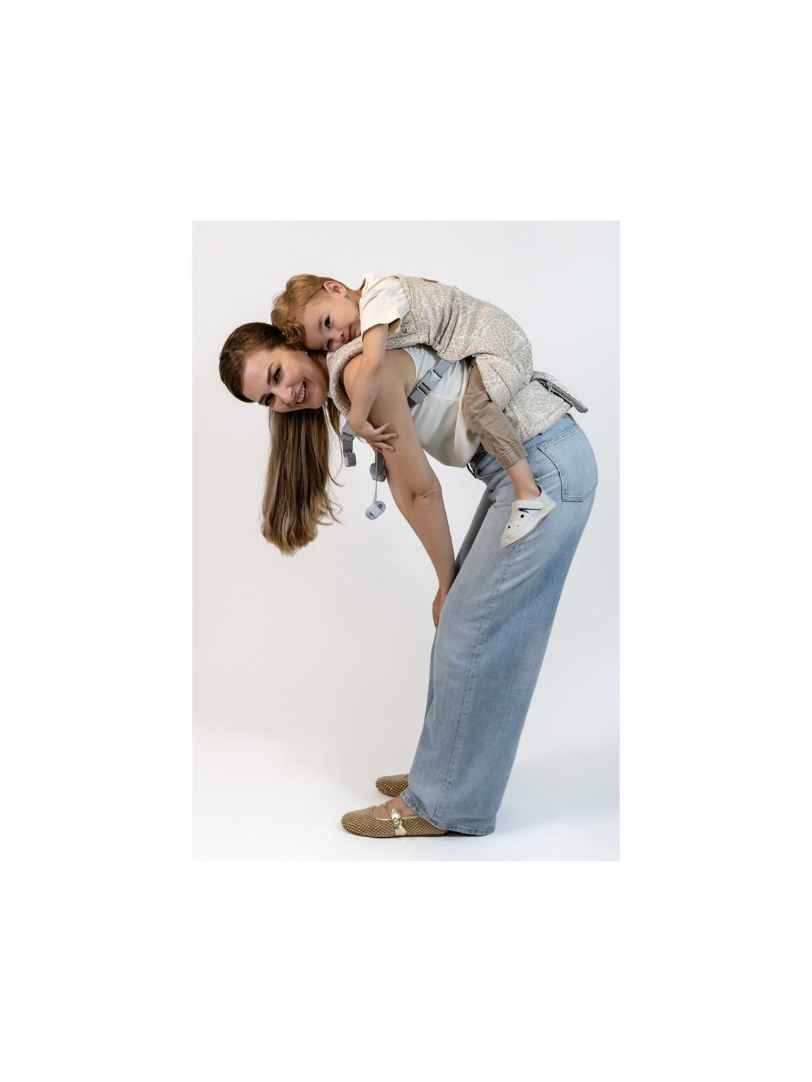 ISARA THE ONE Baby Carrier – From Newborn to Preschooler | Ergonomic and Fully Adjustable