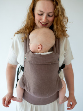 QUSY MINI 2.0 – ypač lengva reguliuojama kūdikių nešioklė