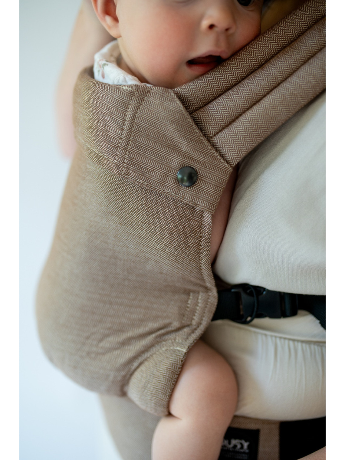 QUSY MINI 2.0 – ultra-light adjustable baby carrier