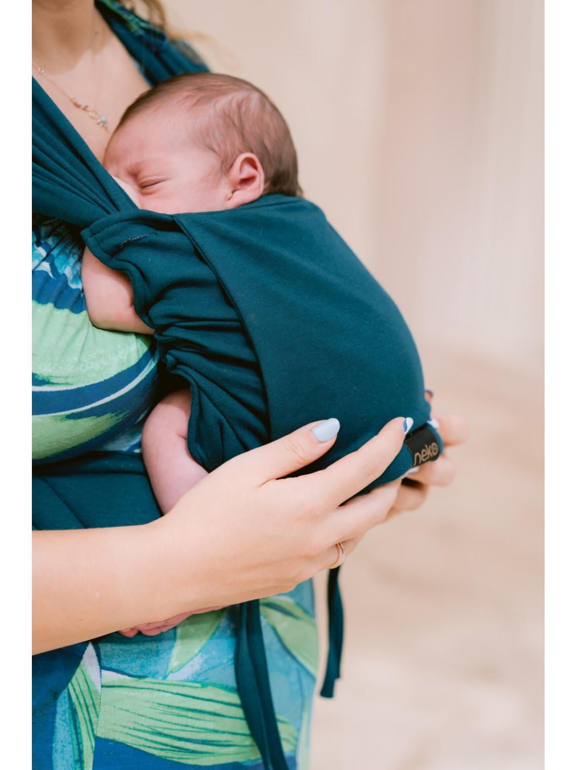 Neko Tiny – nešioklė mažyliams nuo 2,5 kg, su tampriu audiniu ir plačiais diržais