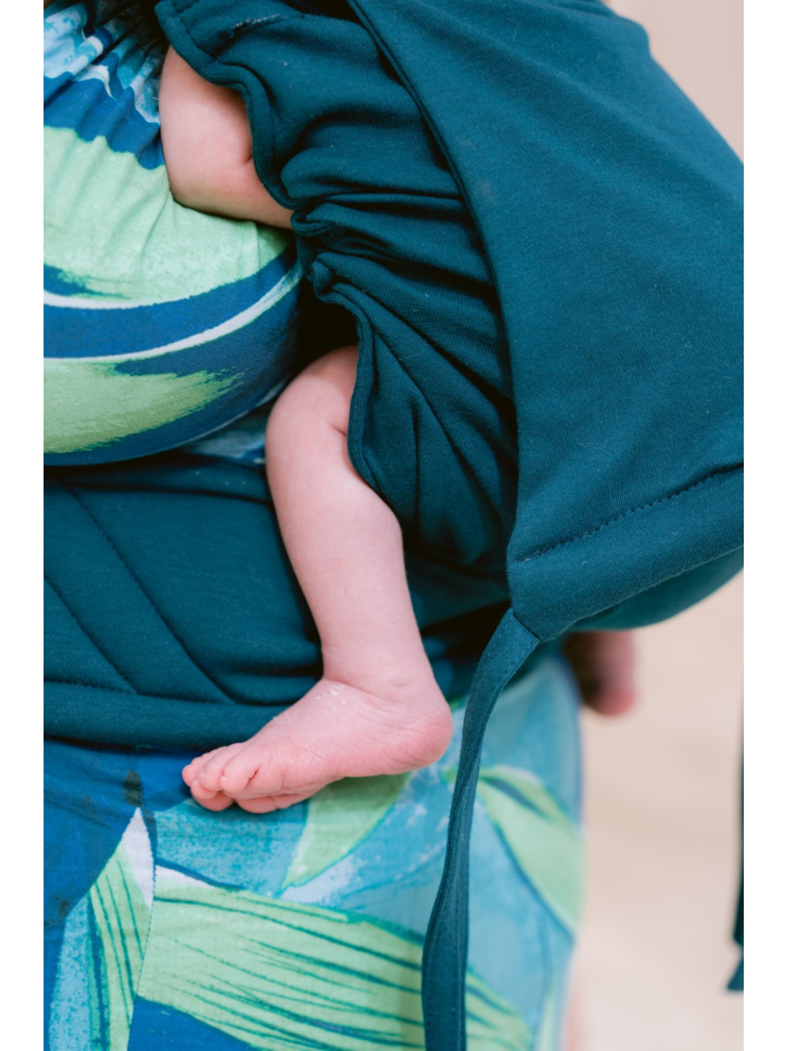 Neko Tiny – nešioklė mažyliams nuo 2,5 kg, su tampriu audiniu ir plačiais diržais