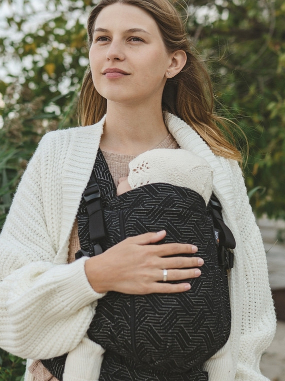 Love & Carry ONE – comfortable baby carrier from newborn