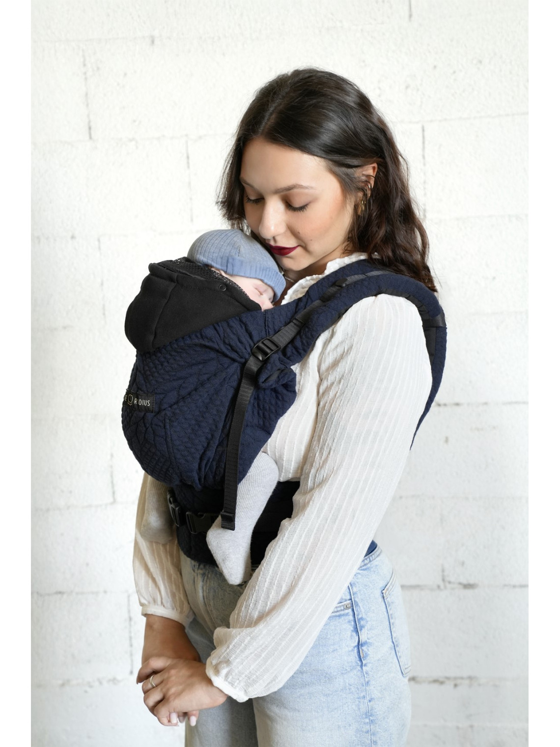 LOVE RADIUS HoodieCarrier 2 – ergonomiška nešioklė nuo gimimo