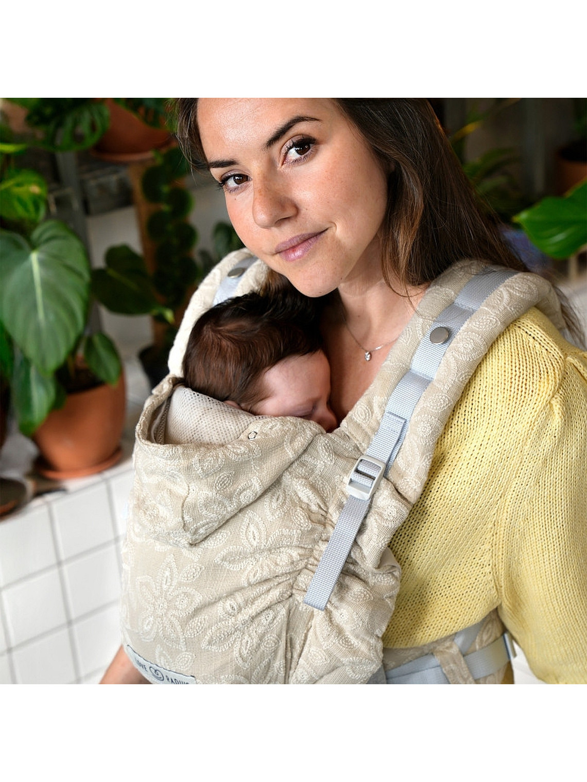 LOVE RADIUS HoodieCarrier 2 – ergonomiška nešioklė nuo gimimo