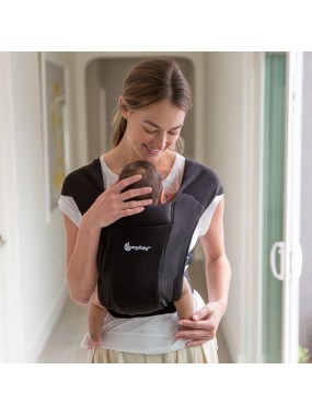 Ergobaby Embrace – švelni ir kompaktiška nešioklė nuo gimimo