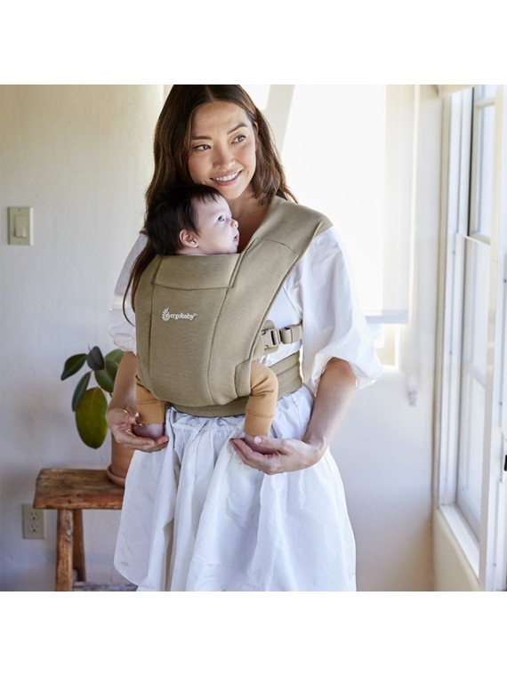 Ergobaby Embrace – švelni ir kompaktiška nešioklė nuo gimimo