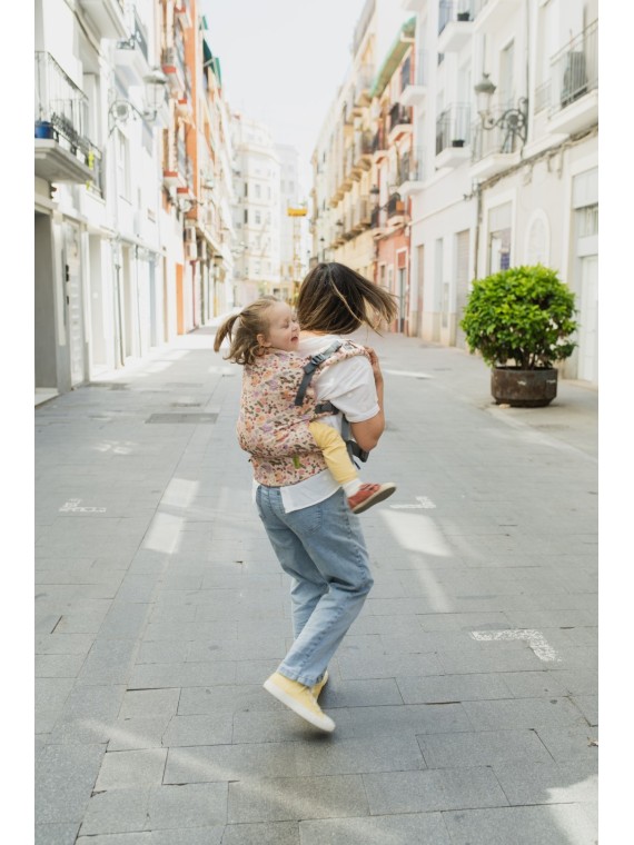 Boba X – adjustable ergonomic carrier from birth