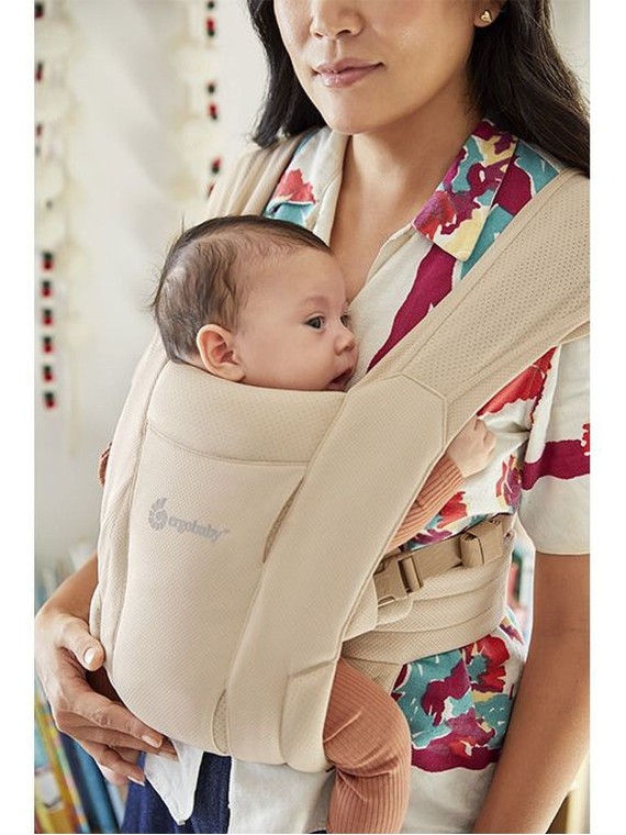 Ergobaby Embrace – soft and compact newborn carrier